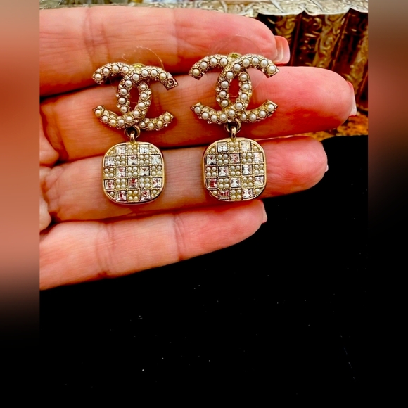 Chanel Women's Earrings Drop Gold Pearls Crystals Studs Luxury Designer NEW - Picture 7 of 9